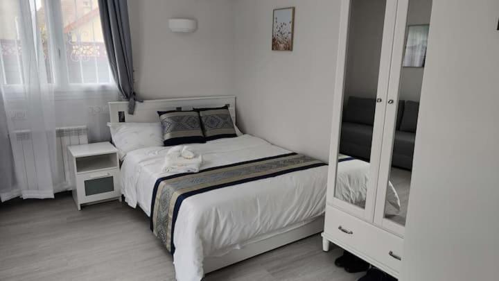 Chambre Privee Pour 4 Personnes En Banlieue Parisienne A Бонді Екстер'єр фото