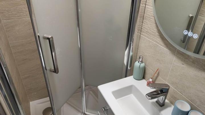 Chambre Privee Pour 4 Personnes En Banlieue Parisienne A Бонді Екстер'єр фото