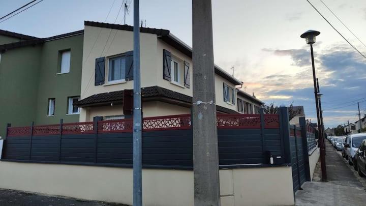 Chambre Privee Pour 4 Personnes En Banlieue Parisienne A Бонді Екстер'єр фото